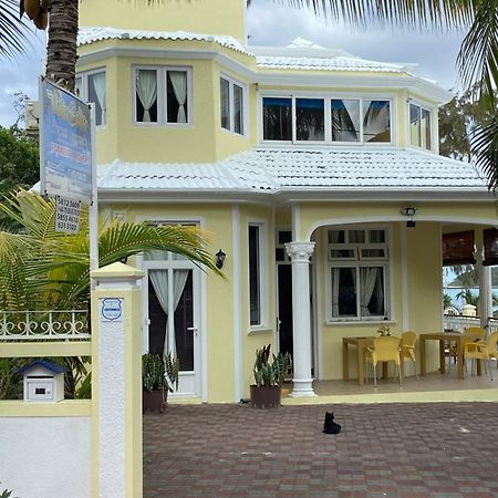 Villa Bella Charming Beachfront Guesthouse Blue Bay Exterior photo