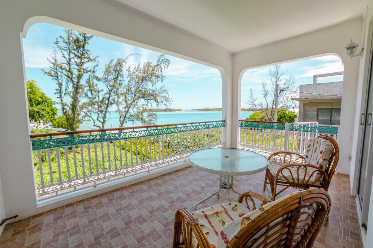 Villa Bella Charming Beachfront Guesthouse Blue Bay Exterior photo